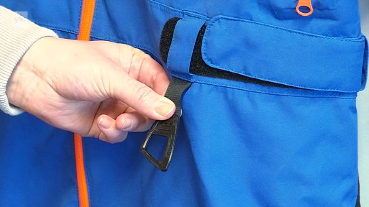 Lynxin vaatteissa on vakiona kiinnityslenkki hätäkatkaisijaa varten.
