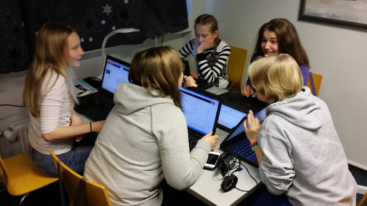 Koululaisia, Hauhon yhtenäiskoulu.