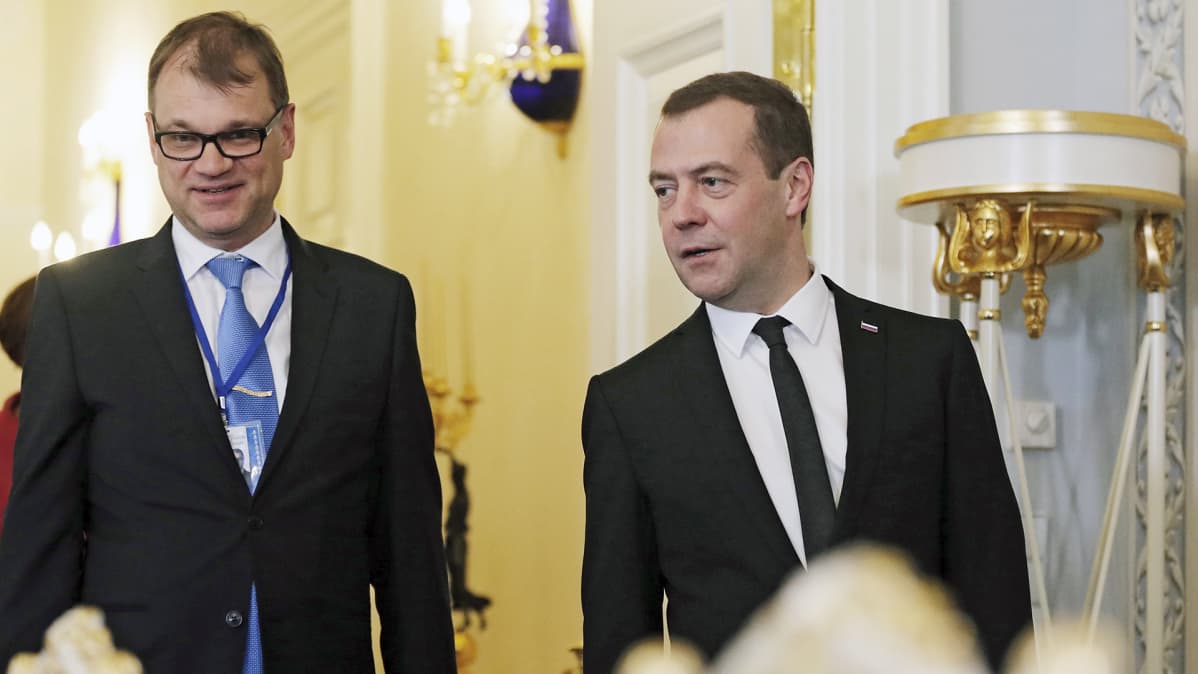 Juha Sipilä ja Dmitri Medvedev tapaavat Pietarissa.