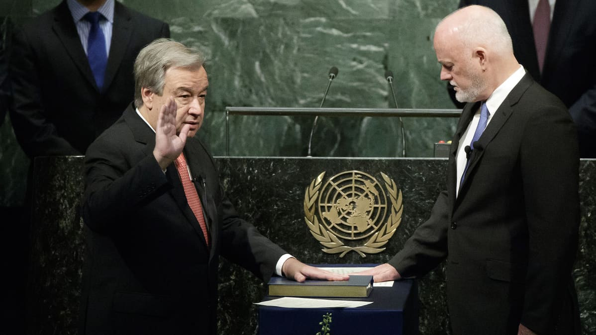 YK:n seuraavaksi pääsihteeriksi valittu António Guterres on vannoo virkavalansa
