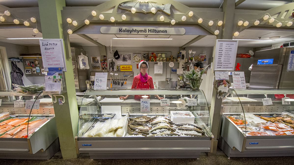 kalatiski kauppahallissa