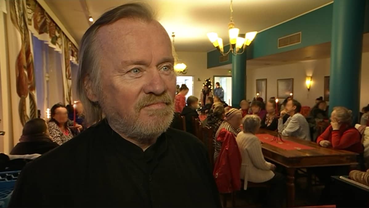 Jatunin tarhan puheenjohtaja Sven Pahajoki on järjestänyt ilmaisen joulupäivällisen Rovaniemellä jo kolmetoista kertaa.