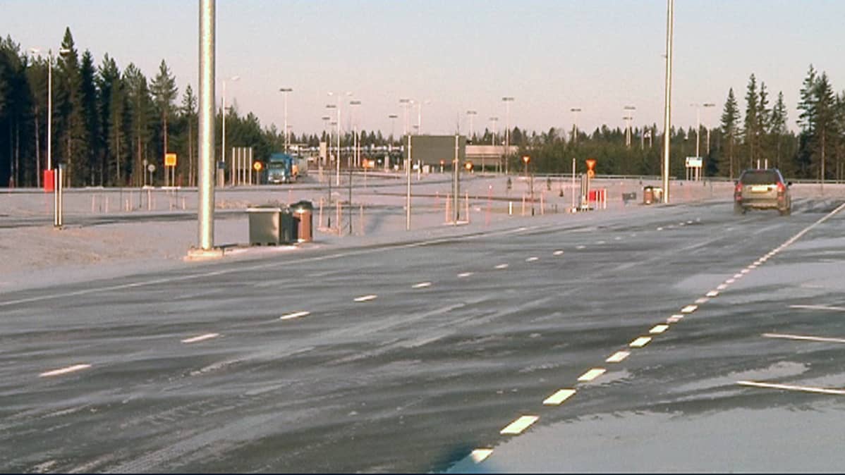 Rekkaparkki Vaalimaalla.