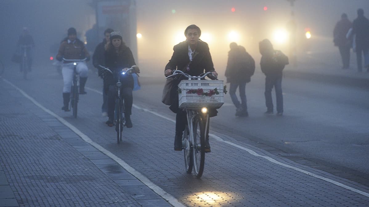 Aamuliikennettä Amsterdamissa.