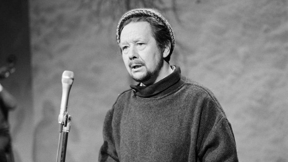 Näyttelijä Lasse Pöysti Ylen studiossa vuonna 1970.