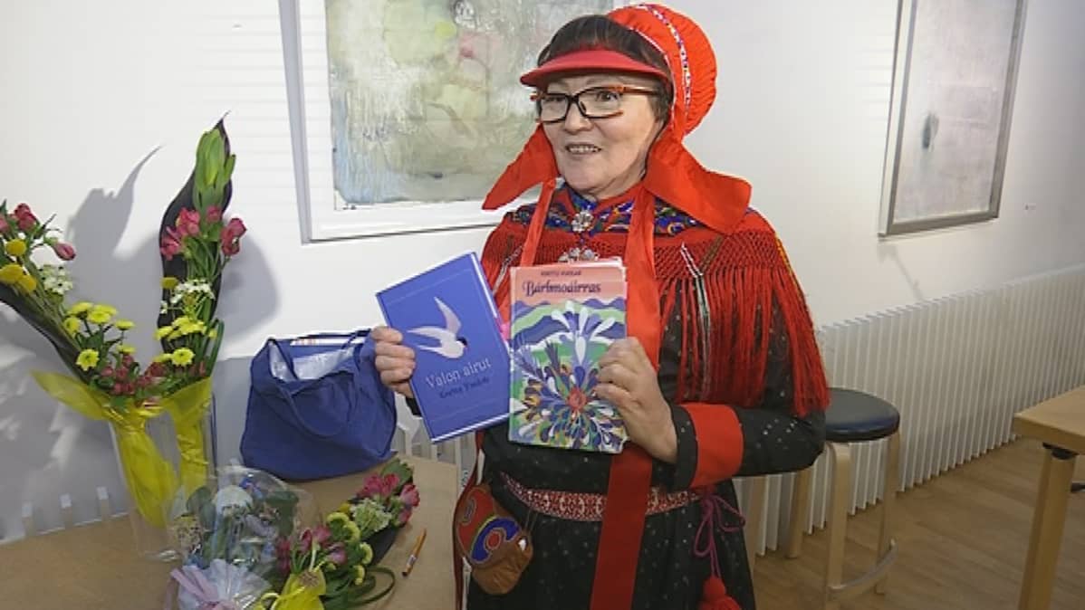 Kirjailija Kerttu Vuolabin teos Valon airut sai ensimmäisen Lappi-kirjallispalkinnon.