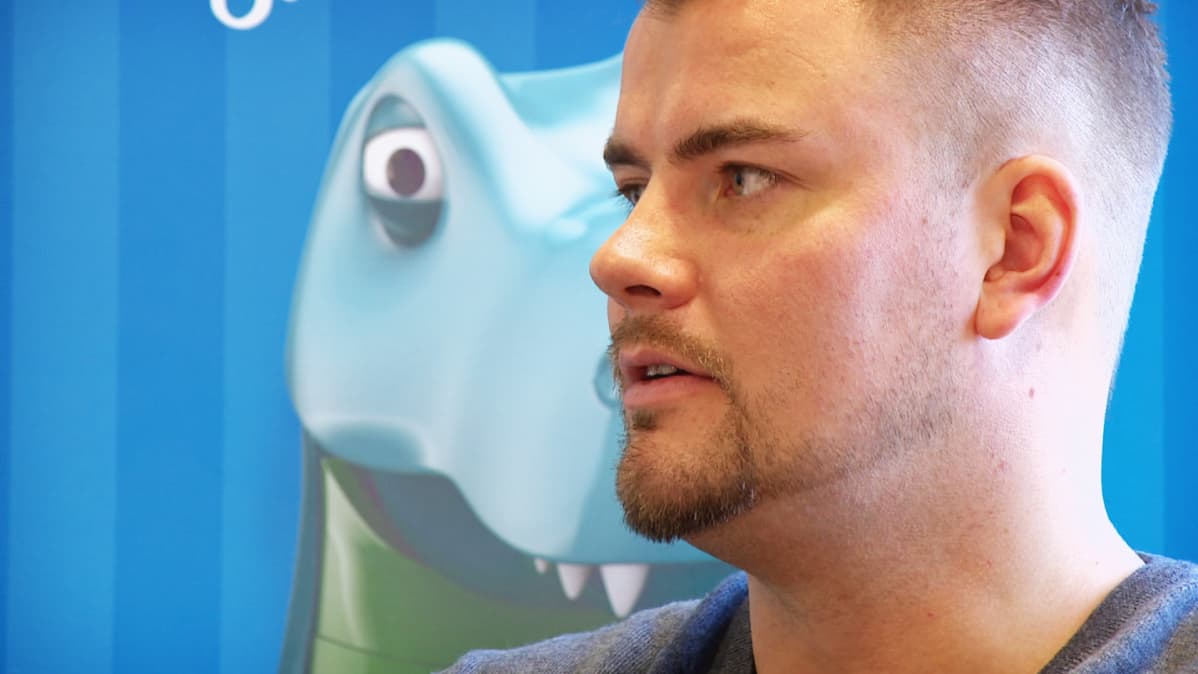 LuckyDinon kasinonjohtaja Robert Reinikainen.