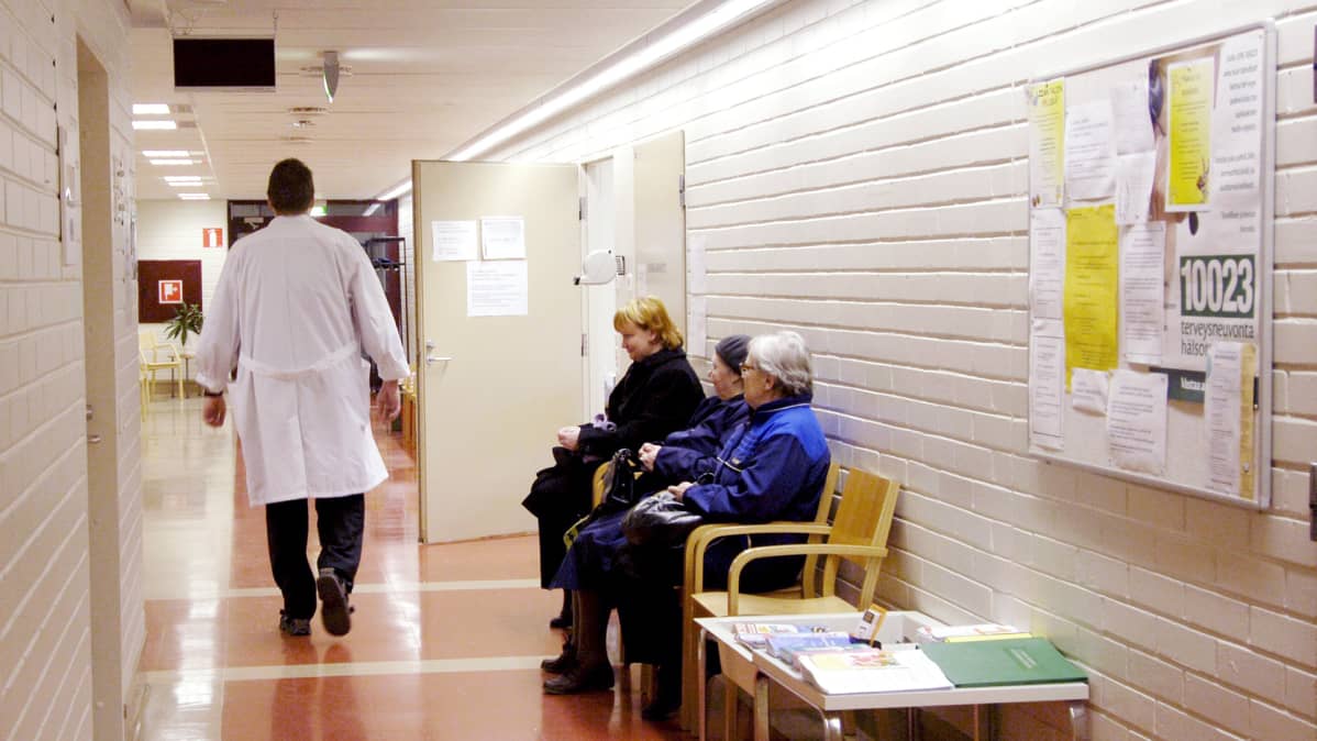 Terveyskeskuksen odotustilat.
