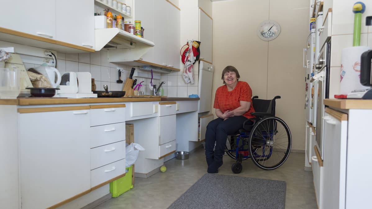 Päivi Suutari-Nieminen perheen keittiössä