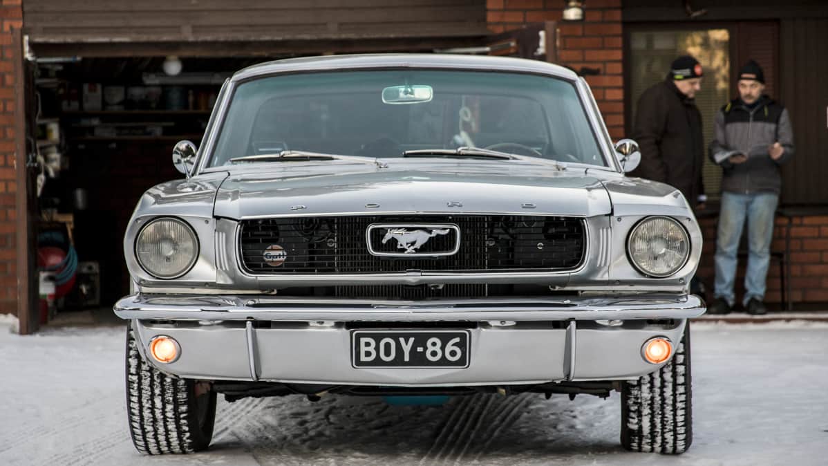 Ford Mustang edestä