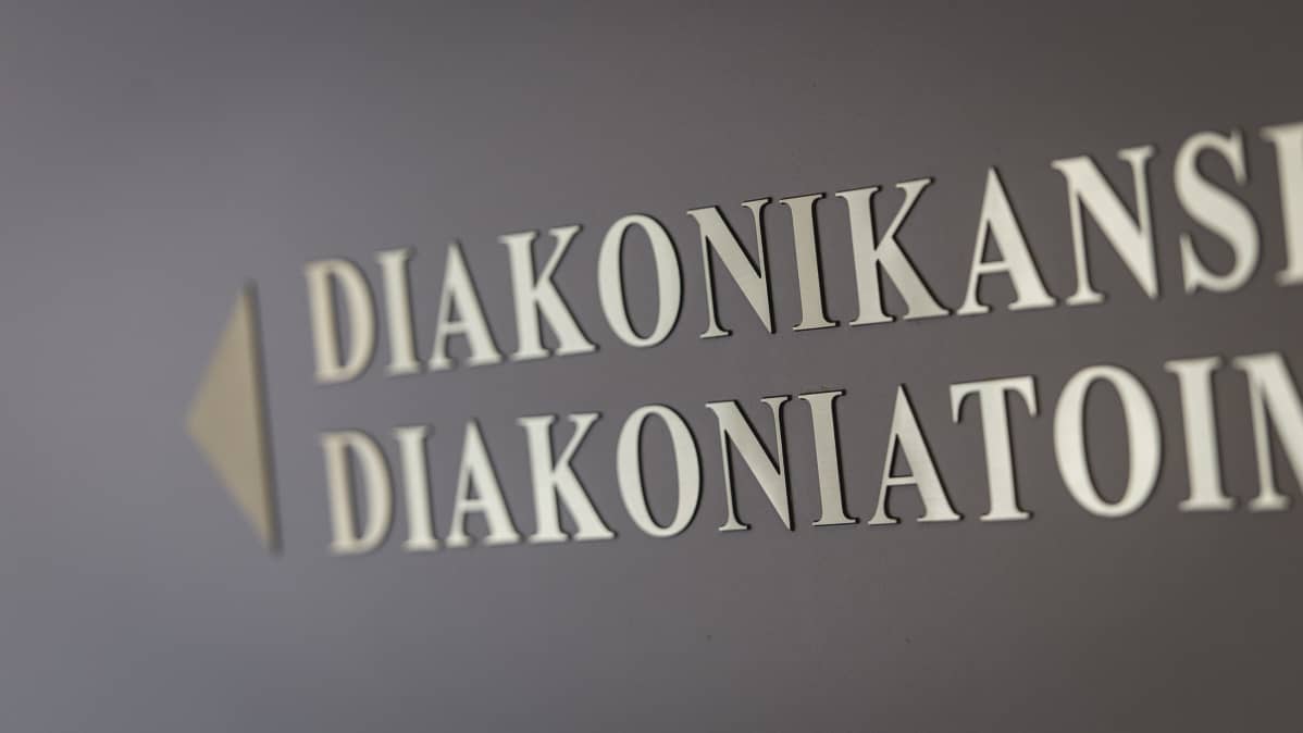 Opaste diakoniatoimistoon Pietarsaaren seurakuntakeskuksessa.