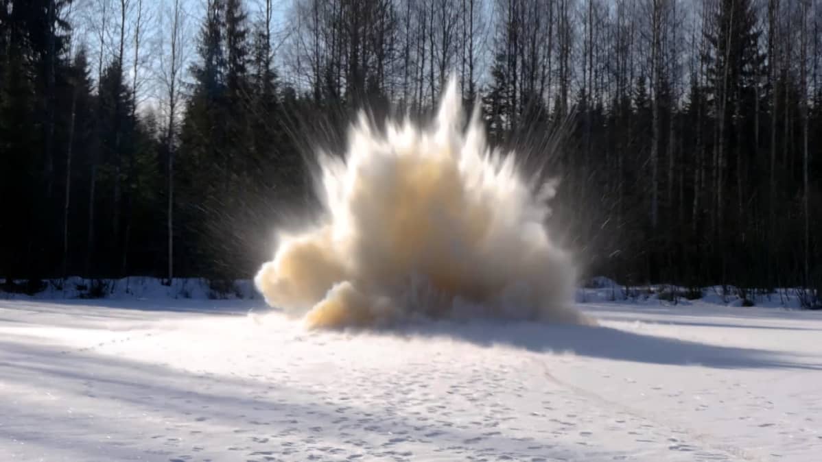 Vuohensiltojen uusin villitys ovat järvenjäävideot ja dynamiitti.