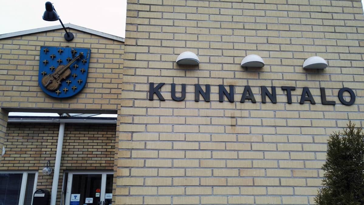 Kaustisen kunnantalo