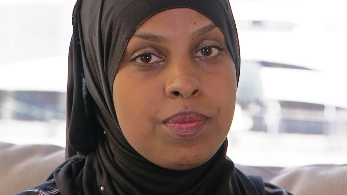 Habiba Ali työskentelee radikalisoitumista vastaan projektikoordinaattorina Kirkon Ulkomaanavun Reach Out –hankkeessa. Hän on tuore Espoon sosiaalidemokraattien kunnanvaltuutettu sekä seitsemän lapsen yksinhuoltaja.