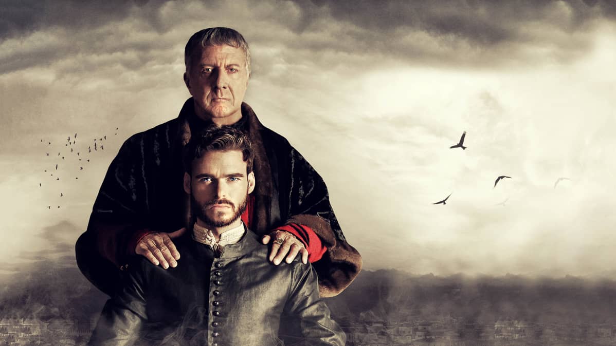 Dustin Hoffman Giovannin roolissa ja Richard Madden Cosimon roolissa.