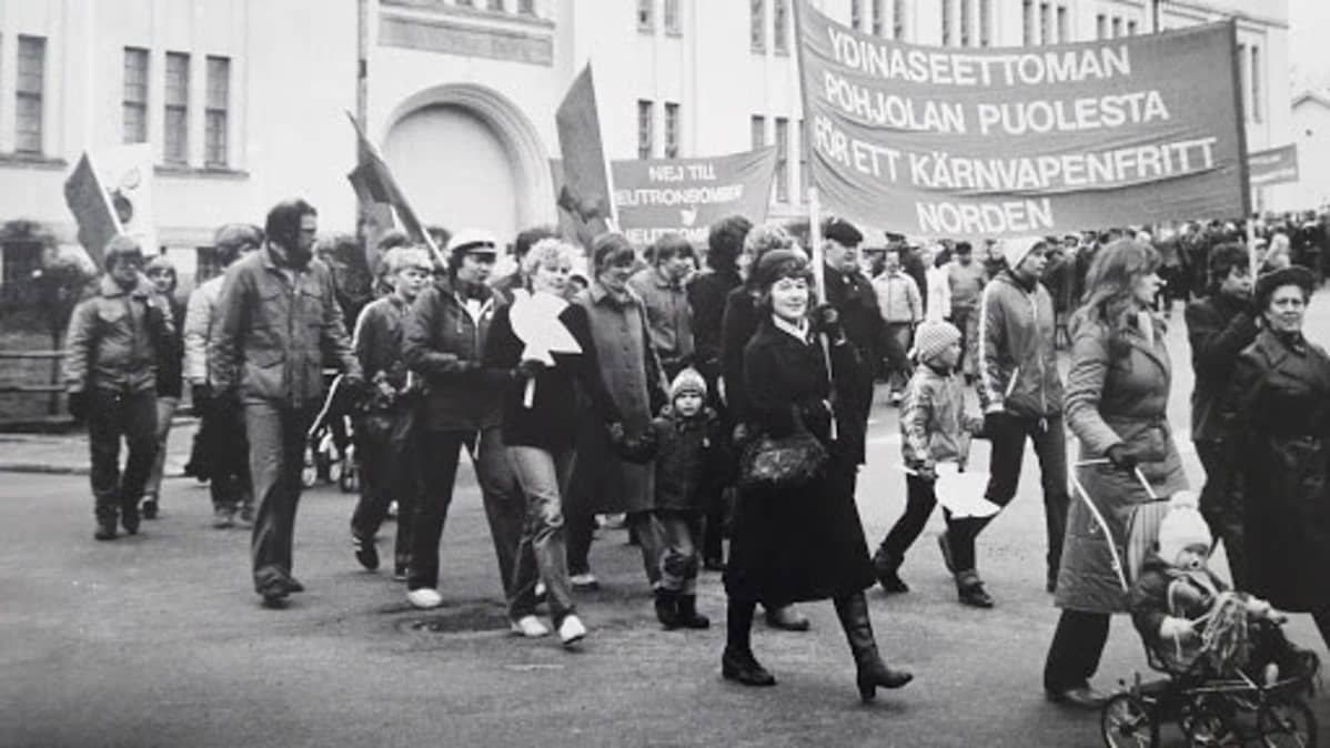 Vappumarssi Pietarsaaressa vuonna 1980.