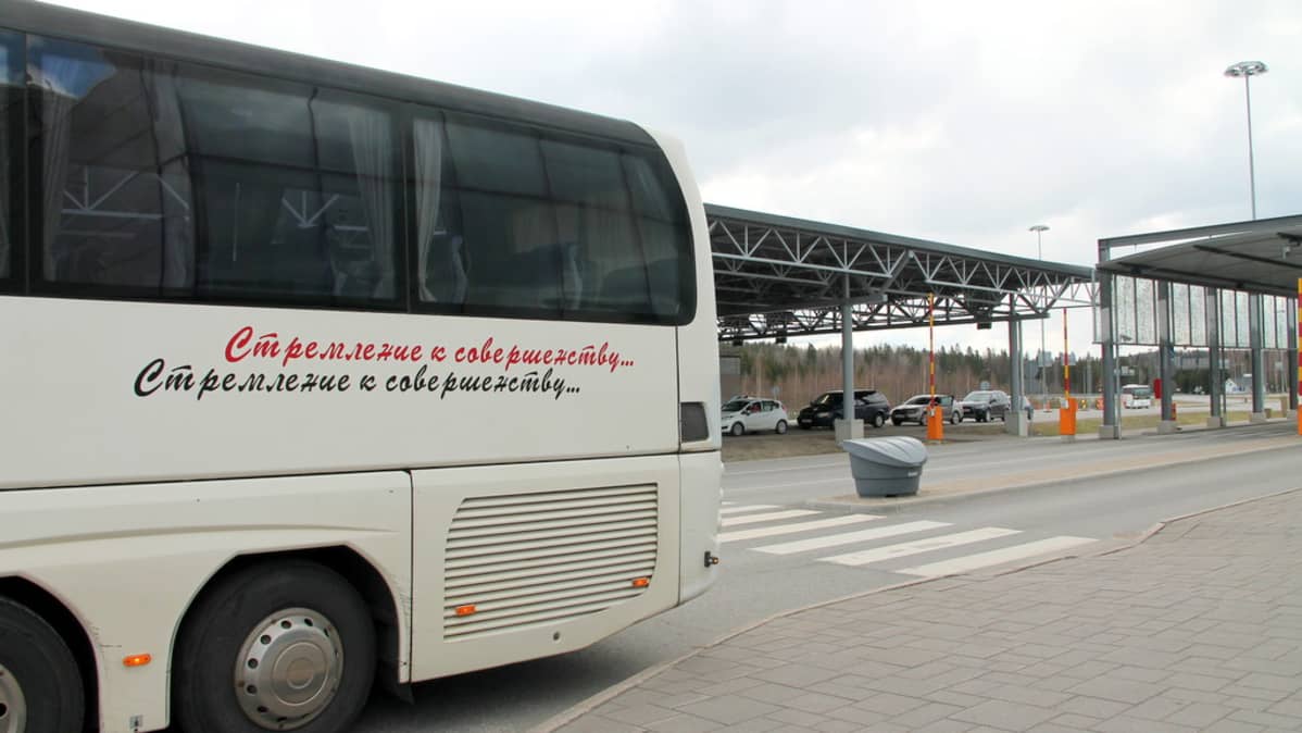 Autoja Nuijamaan raja-asemalla