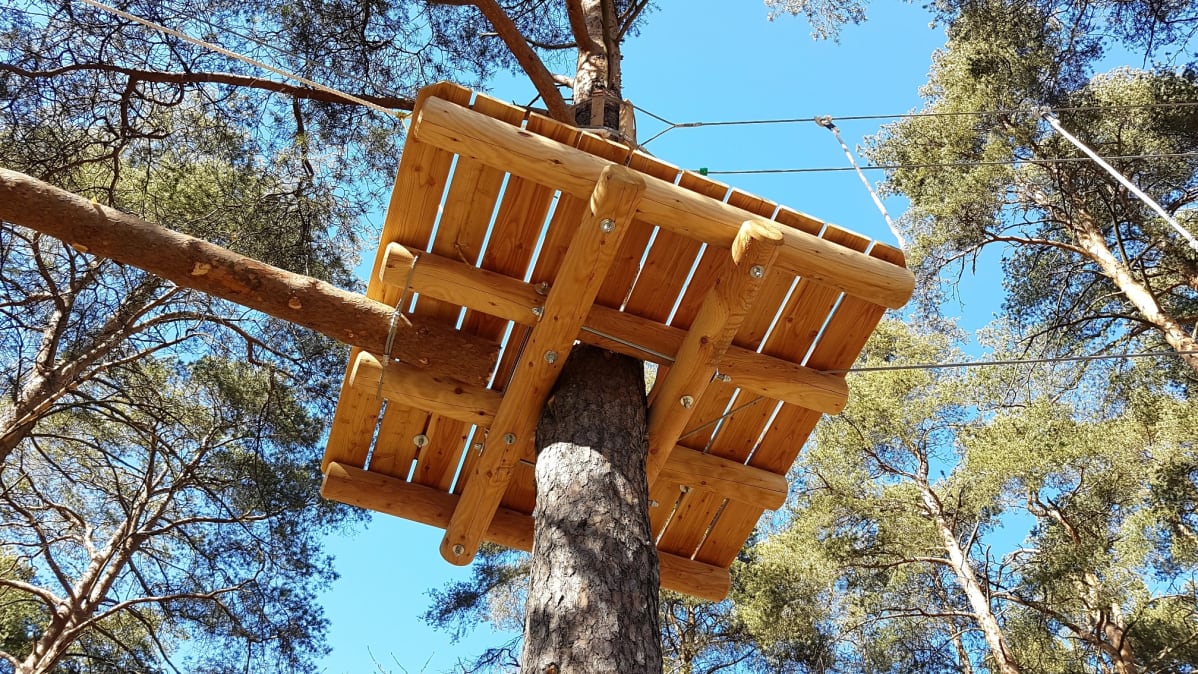 Kiipeilypuiston rata.