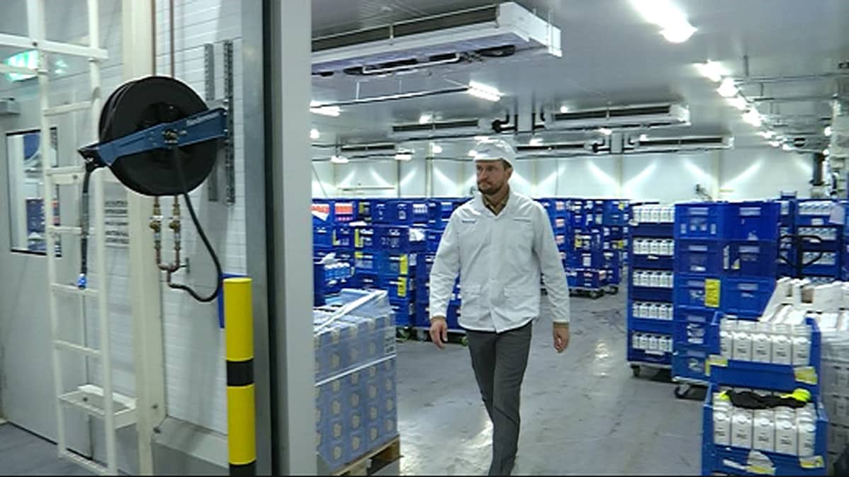 Toimitusjohtaja Tuomas Kukkonen Kaslinkin tehtaalla Kouvolassa.