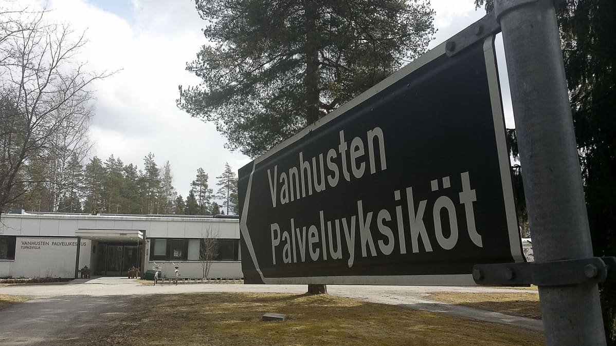 Vanhusten palvelukeskus Tupasvillan kyltti Äänekosken Suolahdessa.