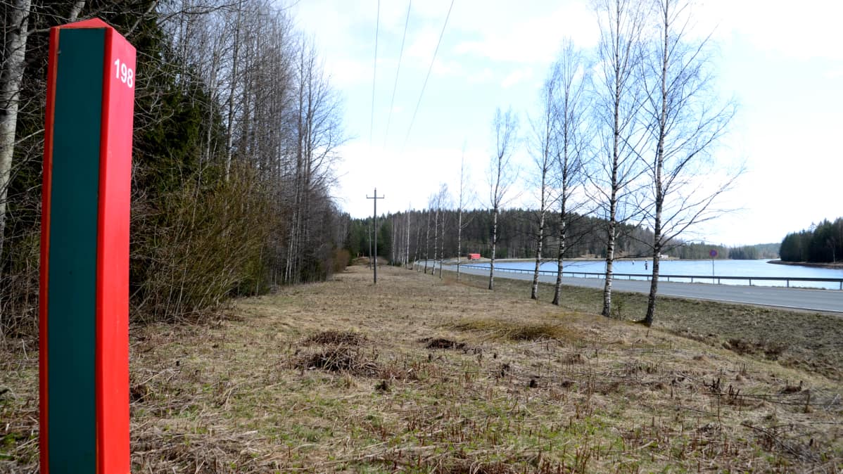 Nuijamaan rajanylityspaikalle johtava Saimaan kanavatie