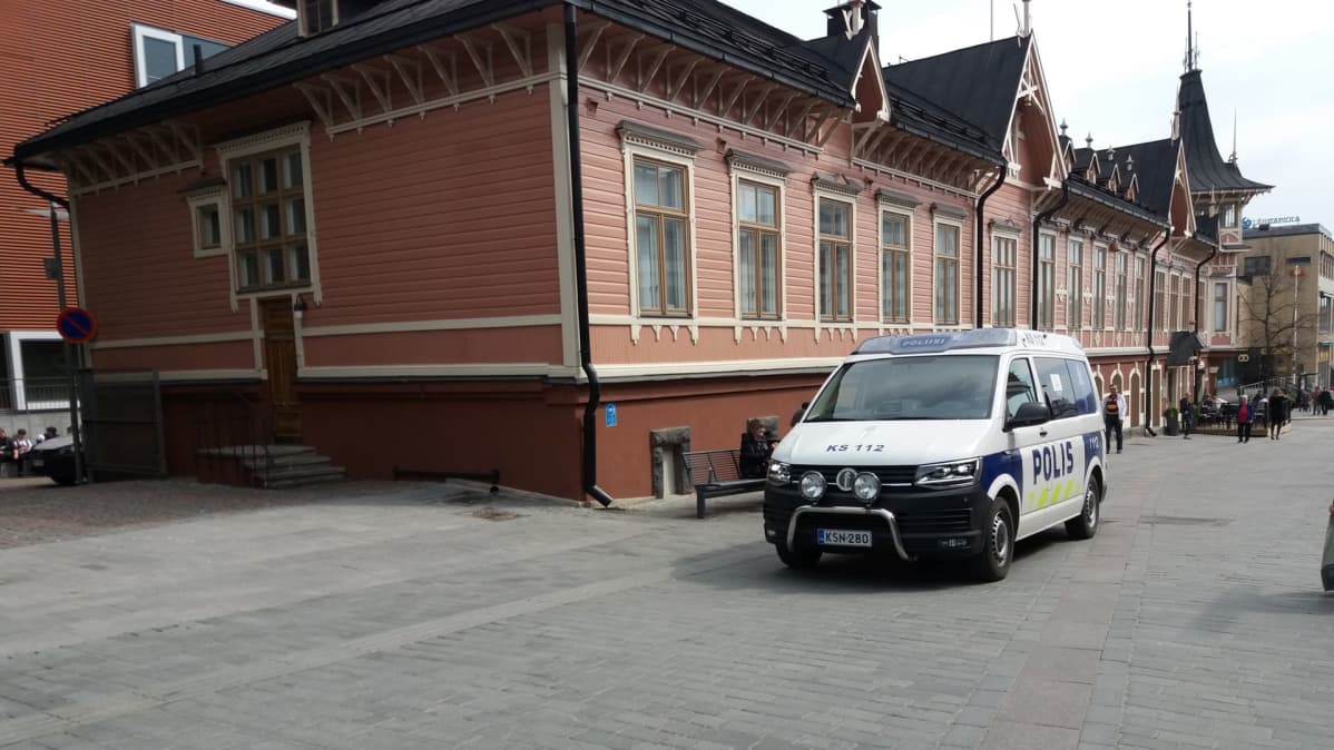 Poliisia tarvitaan päivittäin rauhoittamaan ydinkeskustan häiriöitä.