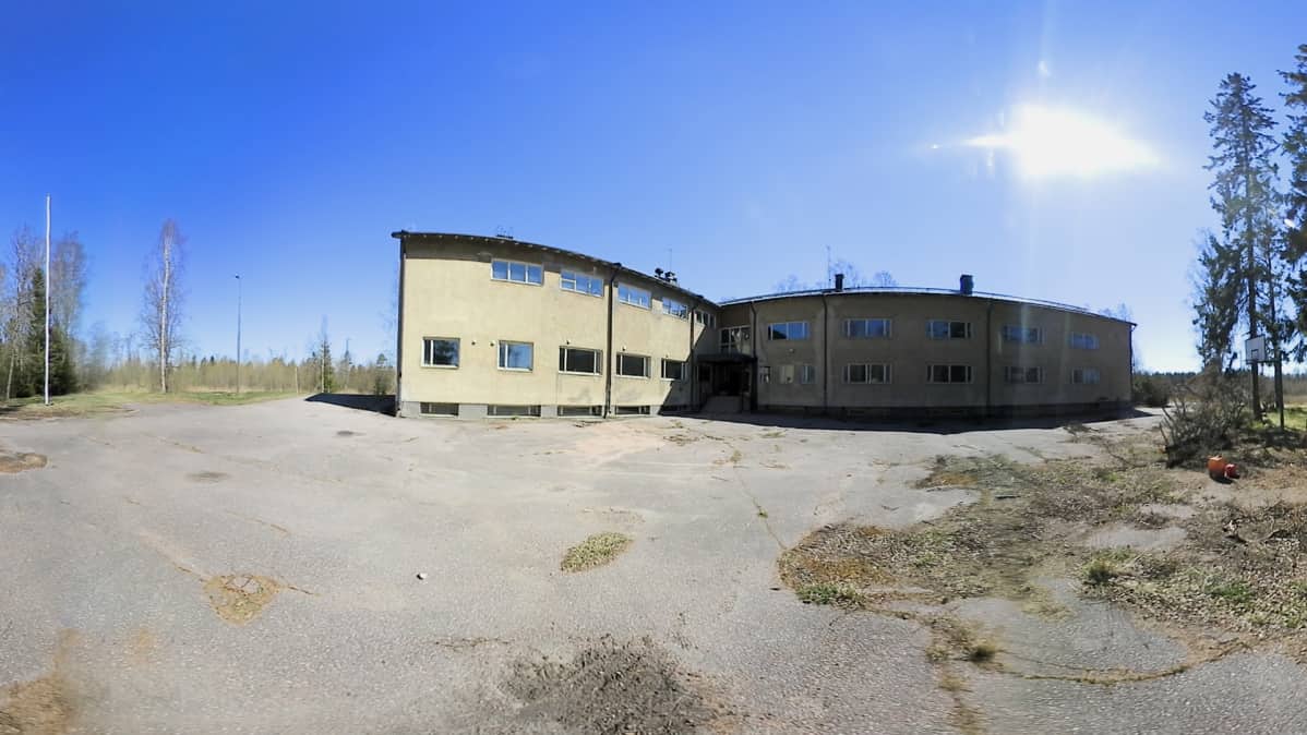 Kasarmi Isosaaressa.