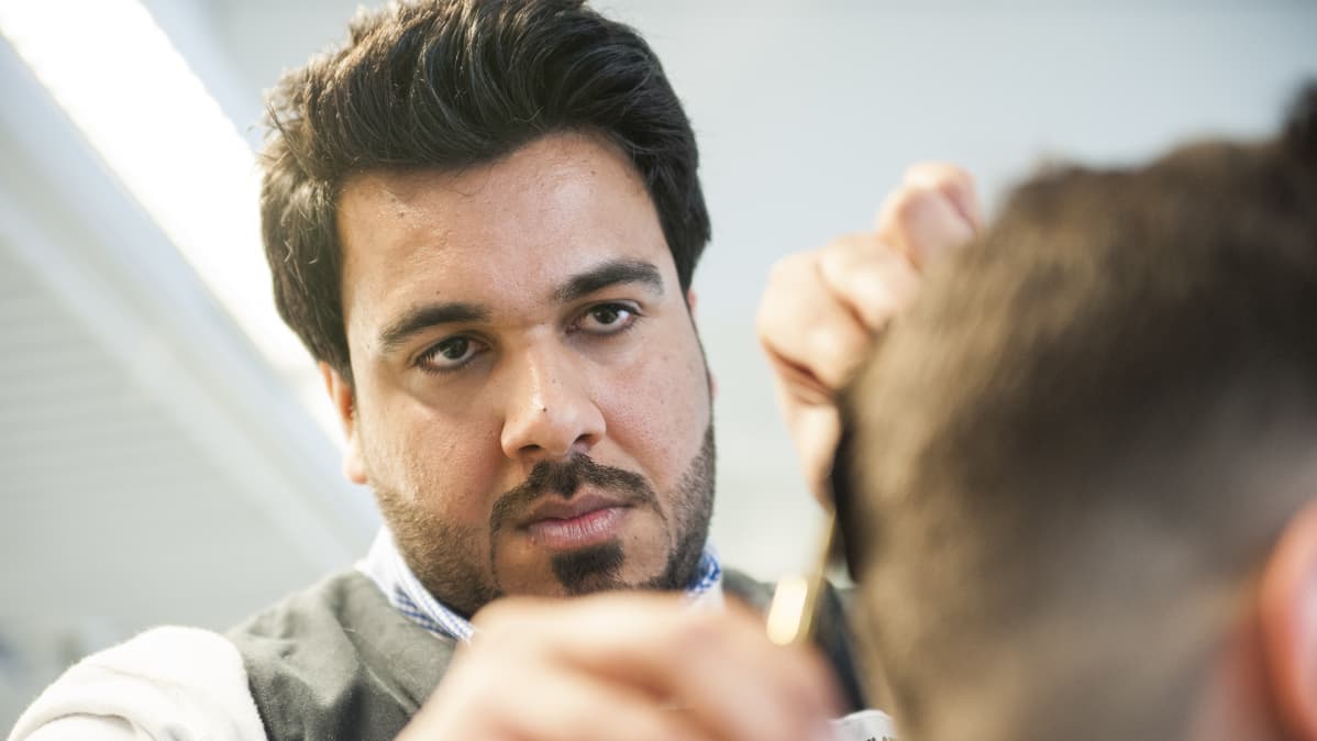 Ahmad Jaazen unelmana on perustaa joskus oma parturiliike