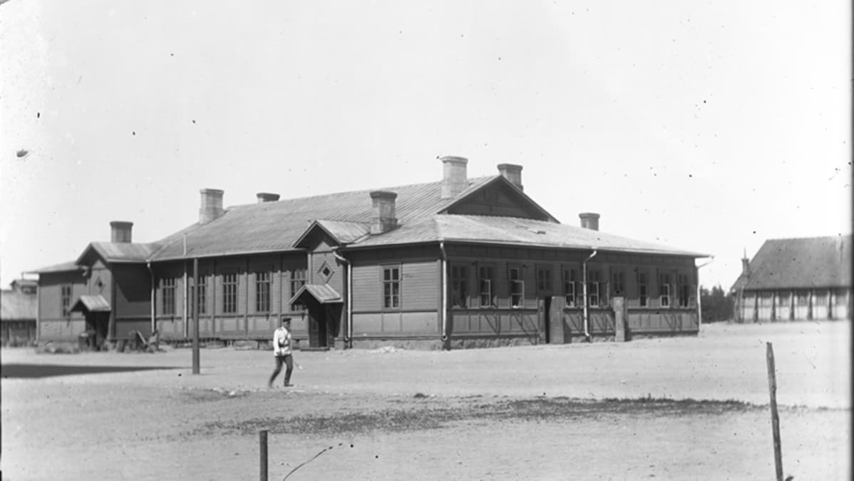 Rakuunarykmentin ruokalarakennus 1900-luvun taitteessa
