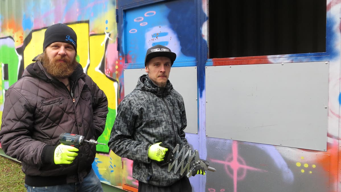 Tuomas Laajoki ja Jirka Pentti Urban parkissa