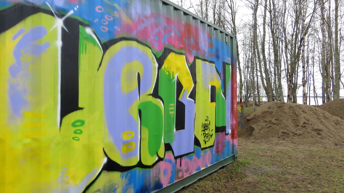 Urban park ja kasa hiekkaa