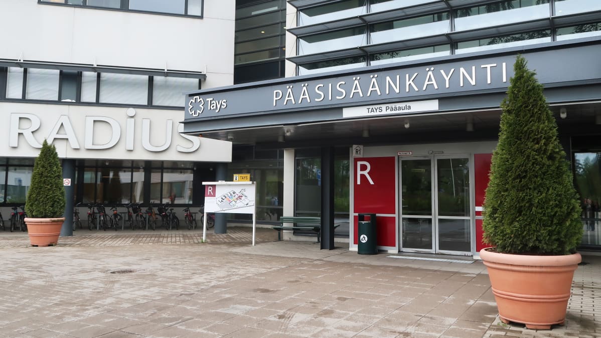 Tampereen yliopistollisen sairaalan pääsisäänkäynti
