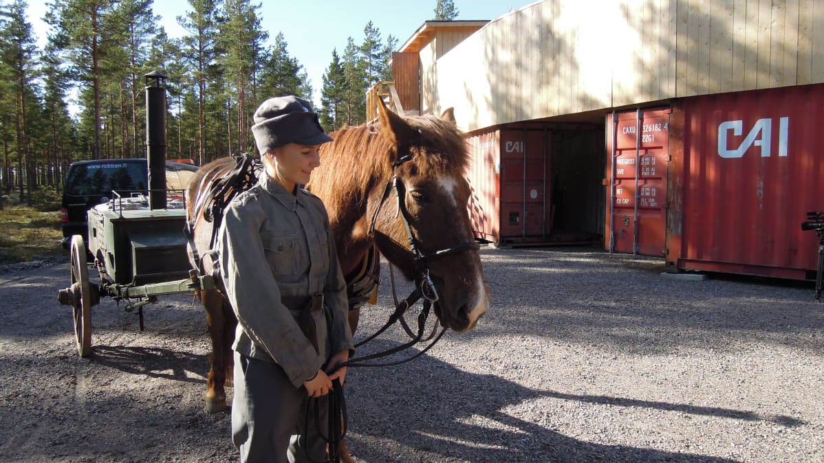 24-vuotias Kirppu-hevonen on yksi näytelmän tähdistä.