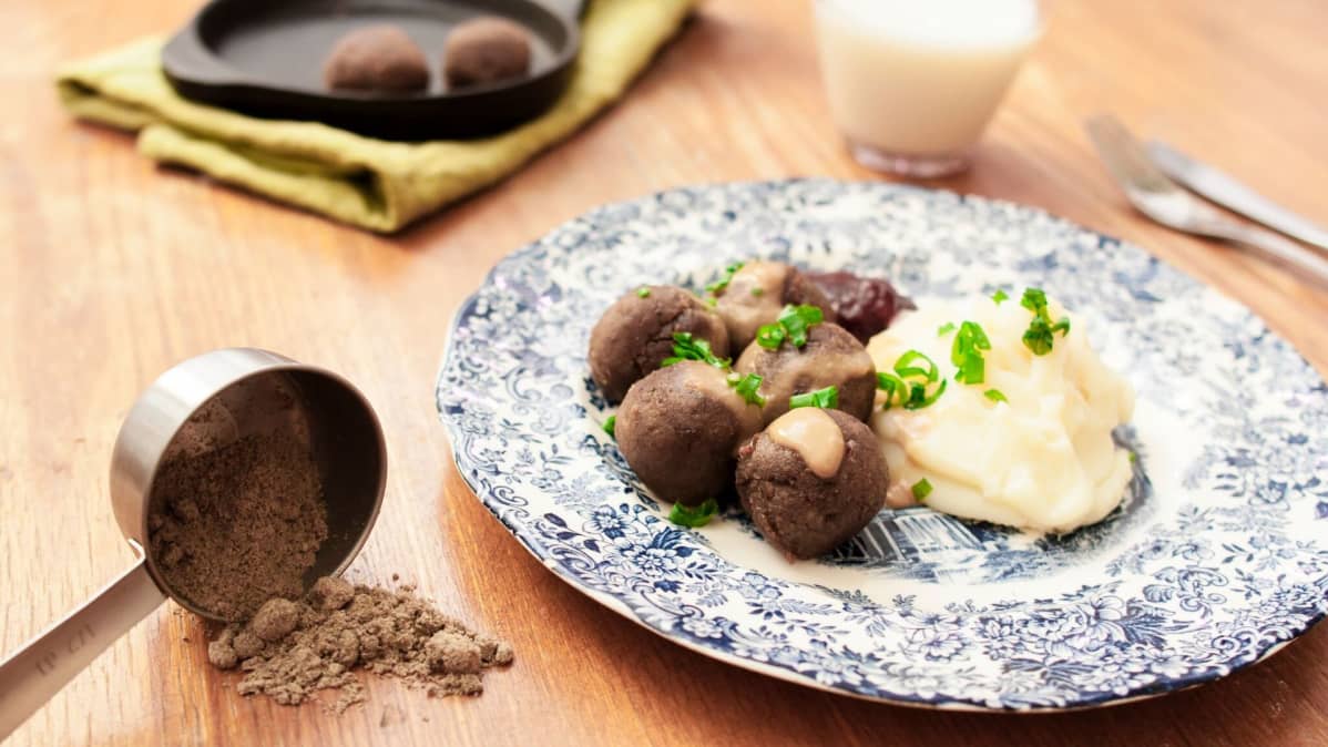 Sirkkajauheesta tehdyt lihapullat.