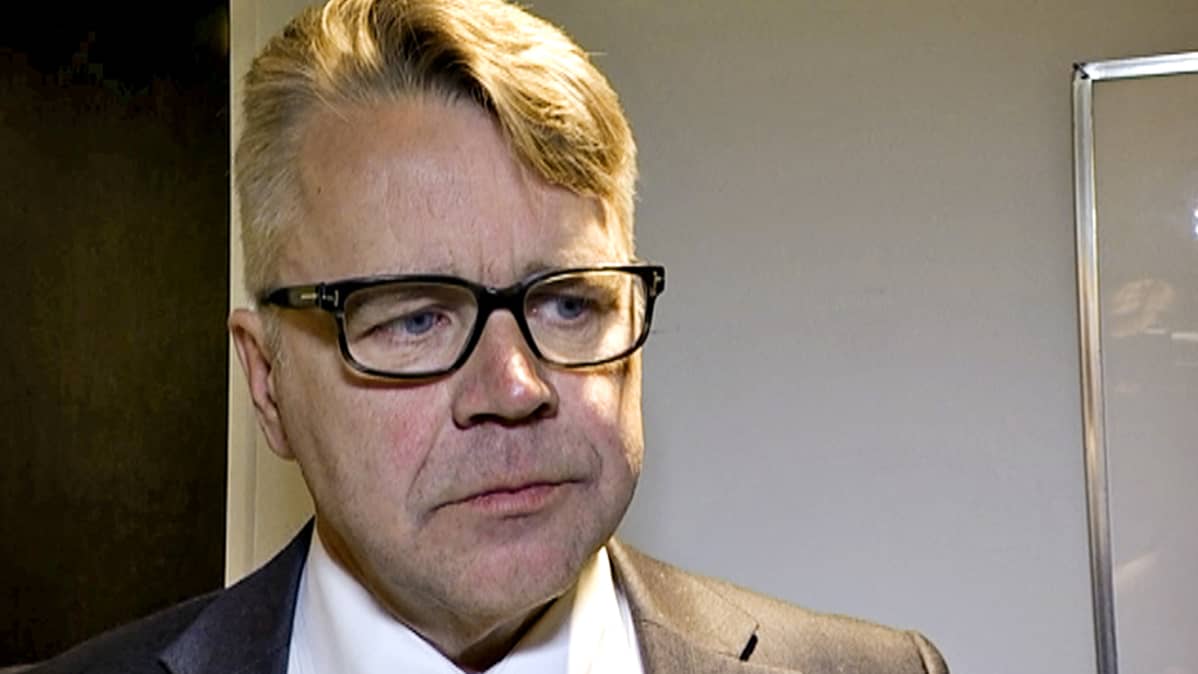 Peter Östman eduskunnassa 13. kesäkuuta.