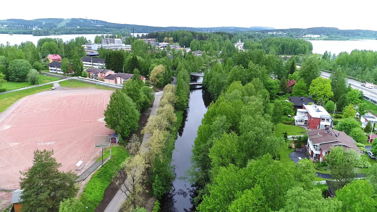 Ilmakuva tourujoesta ja Lohikosken pesäpallokentästä.