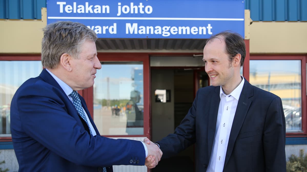 Esko Aho vieraili Turun Meyerin telakalla.