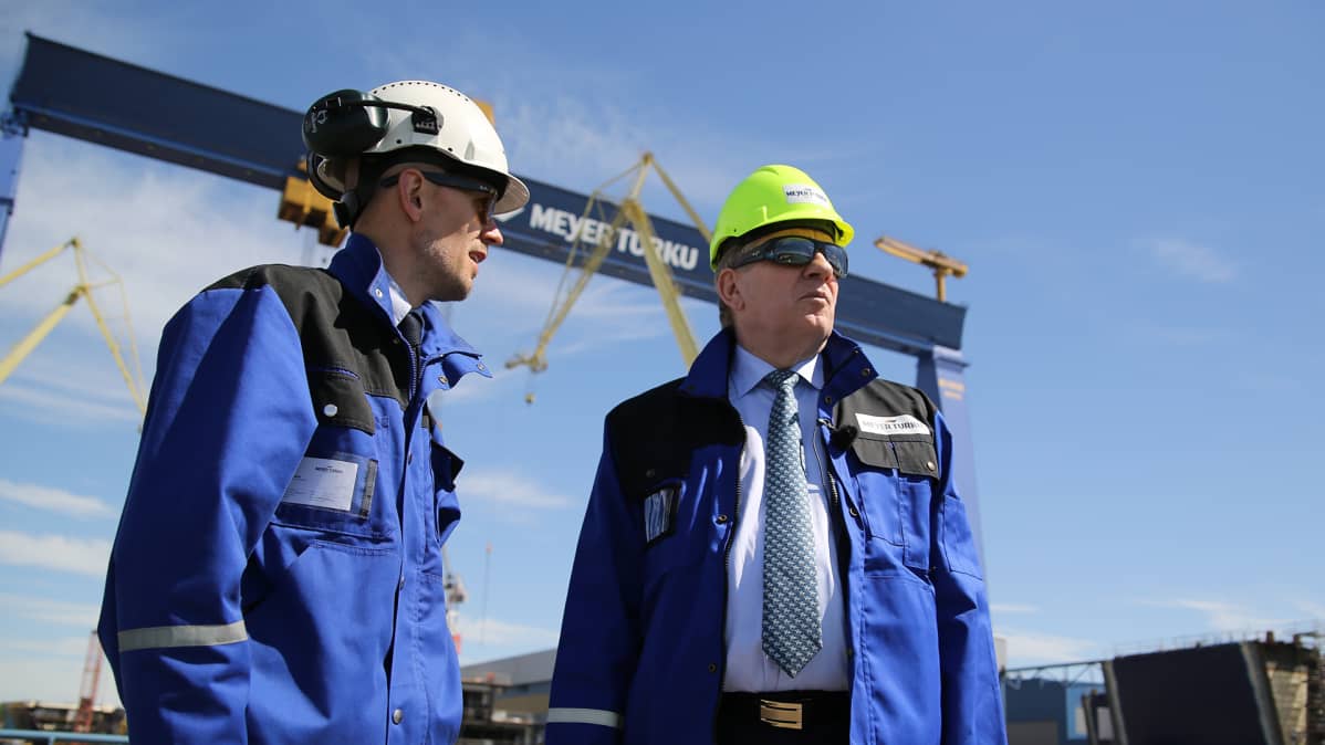 Esko Aho vieraili Turun Meyerin telakalla.