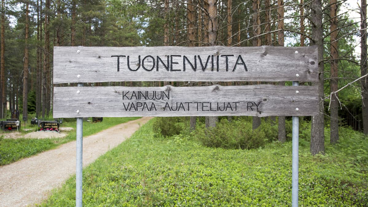 Tuonenviitan hautausmaan kyltti.
