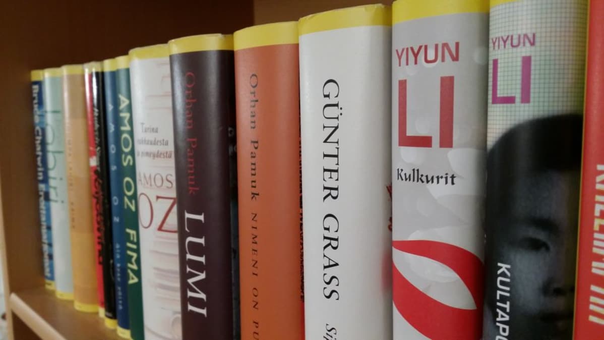 Kirjoja kirjat kirjallisuus kirjahylly kirjarivi Keltainen kirjasto Tammi Günter Grass
