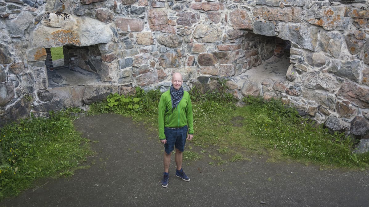 Olli-Pekka Palmu Kajaanin rauniolinnassa
