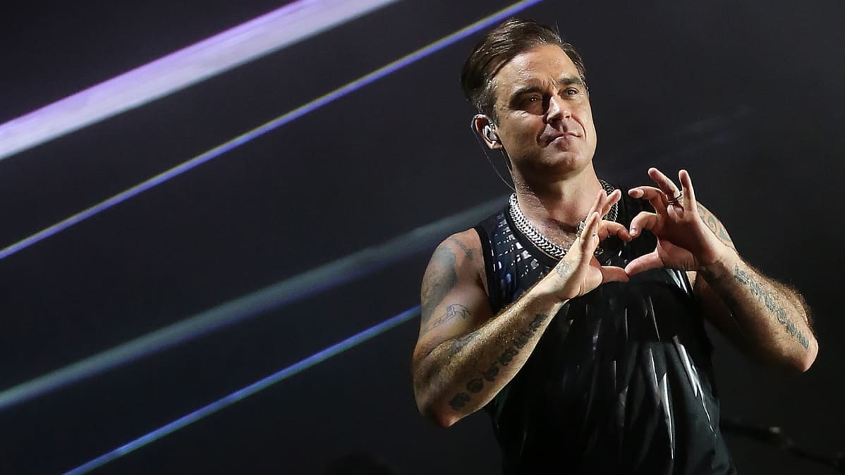 Robbie Williams esiintyy Italiassa.