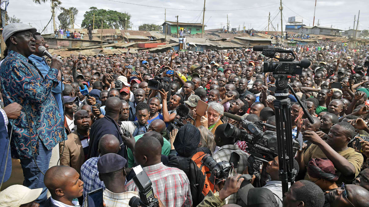 Oppositiojohtaja Raila Odinga puhui kannattajilleen Kiberan alueella Nairobissa 13. elokuuta.