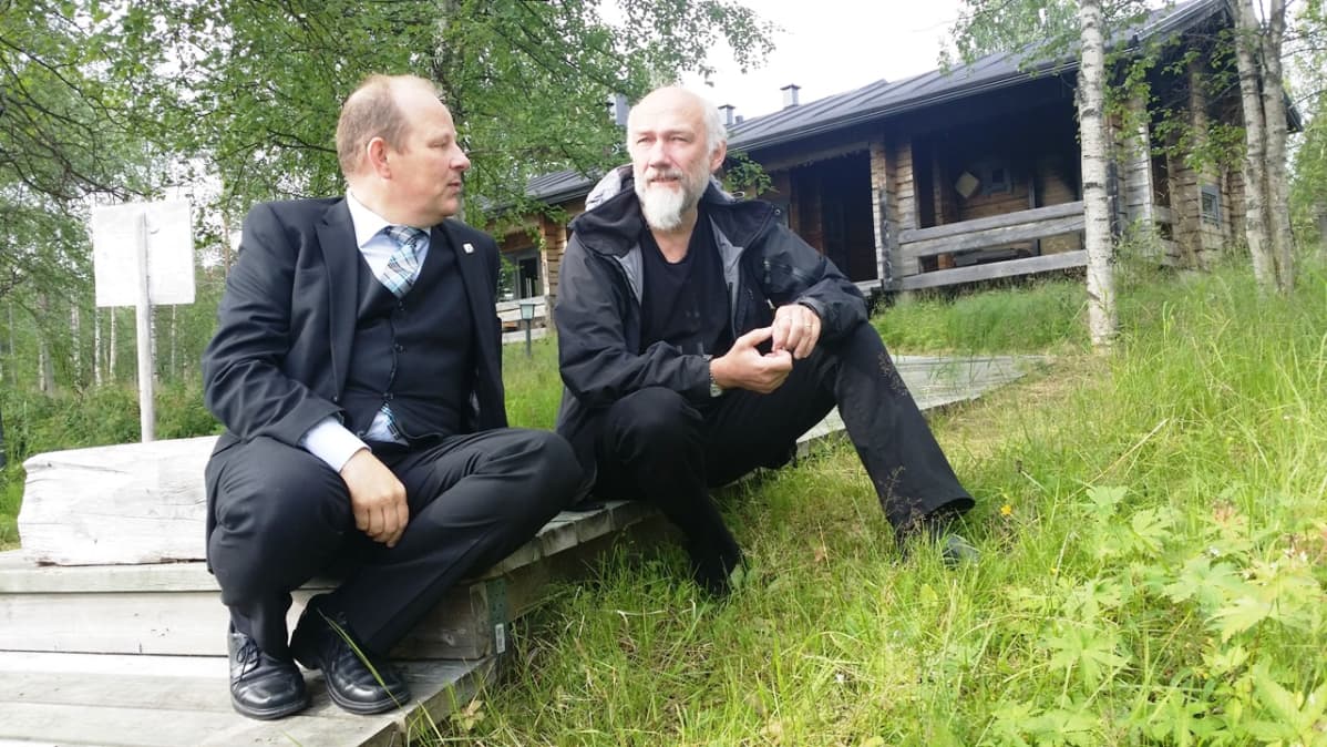 Pelkosenniemen kunnanjohtaja Pertti Severinkangas ja kunnanvaltuutettu Ahti Isojärvi