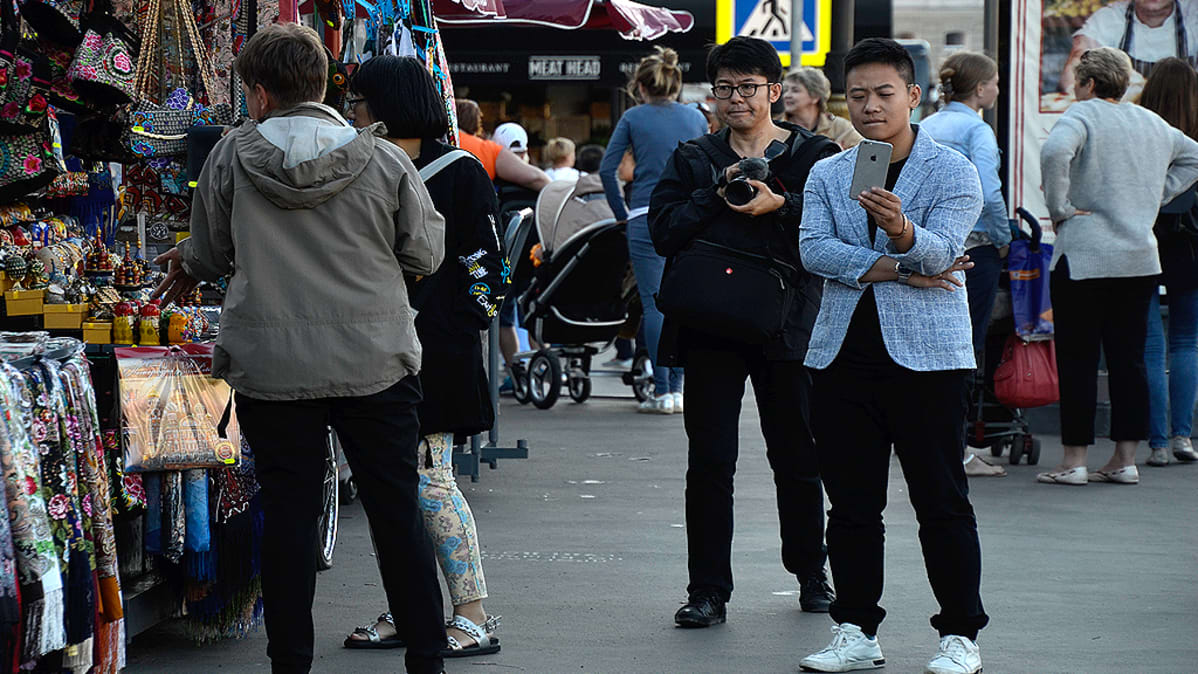Kiinalaisia turisteja Pietarissa.