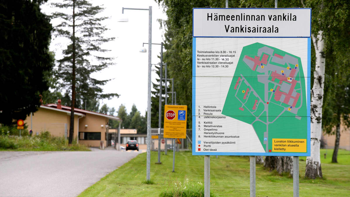 Hämeenlinnan vankilan Vankisairaalan portti Hämeenlinnassa keskiviikkona 23. elokuuta 2017.