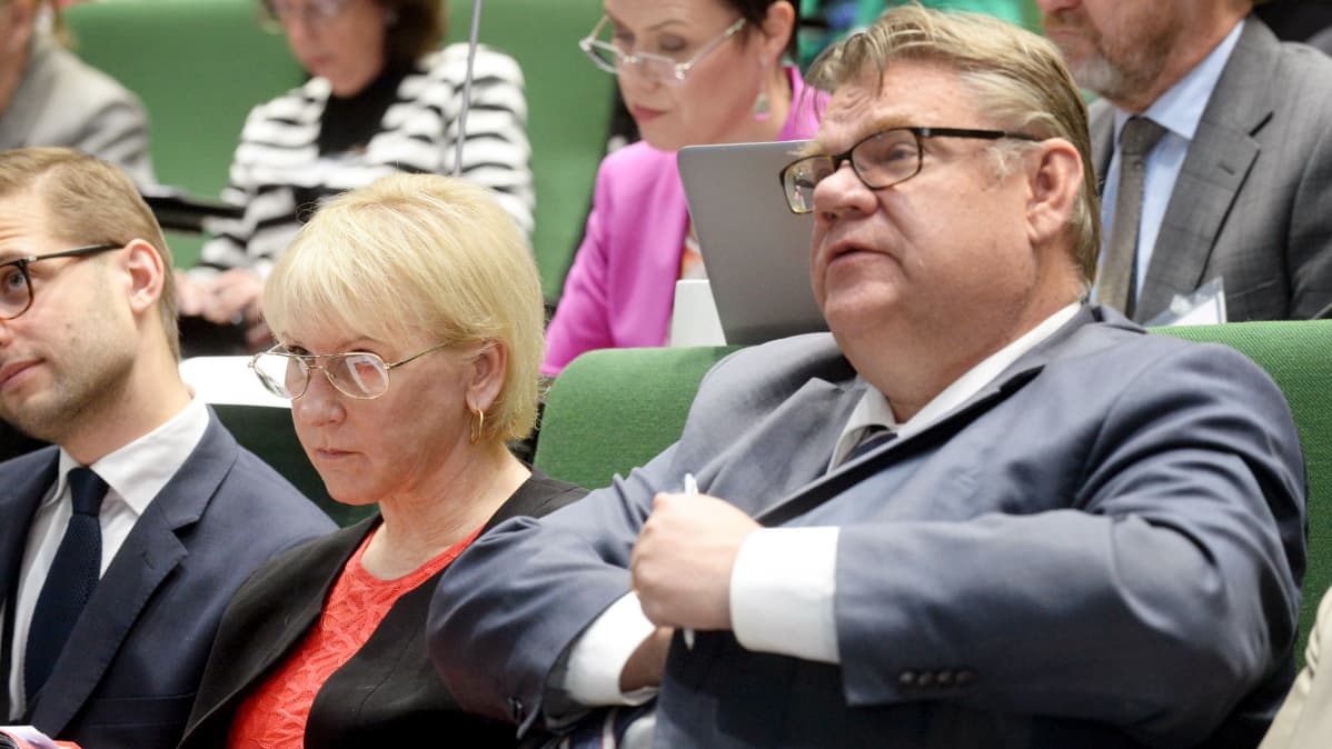 Ruotsin ulkoministeri Margot Wallström ja ulkoministeri Timo Soini seminaarissa Hanasaaressa.