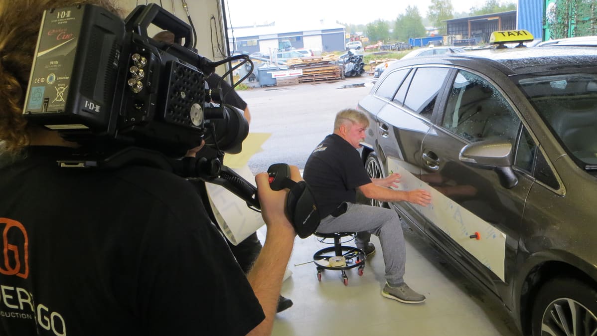 Ennätysyritystä kuvataan usealla videokameralla.