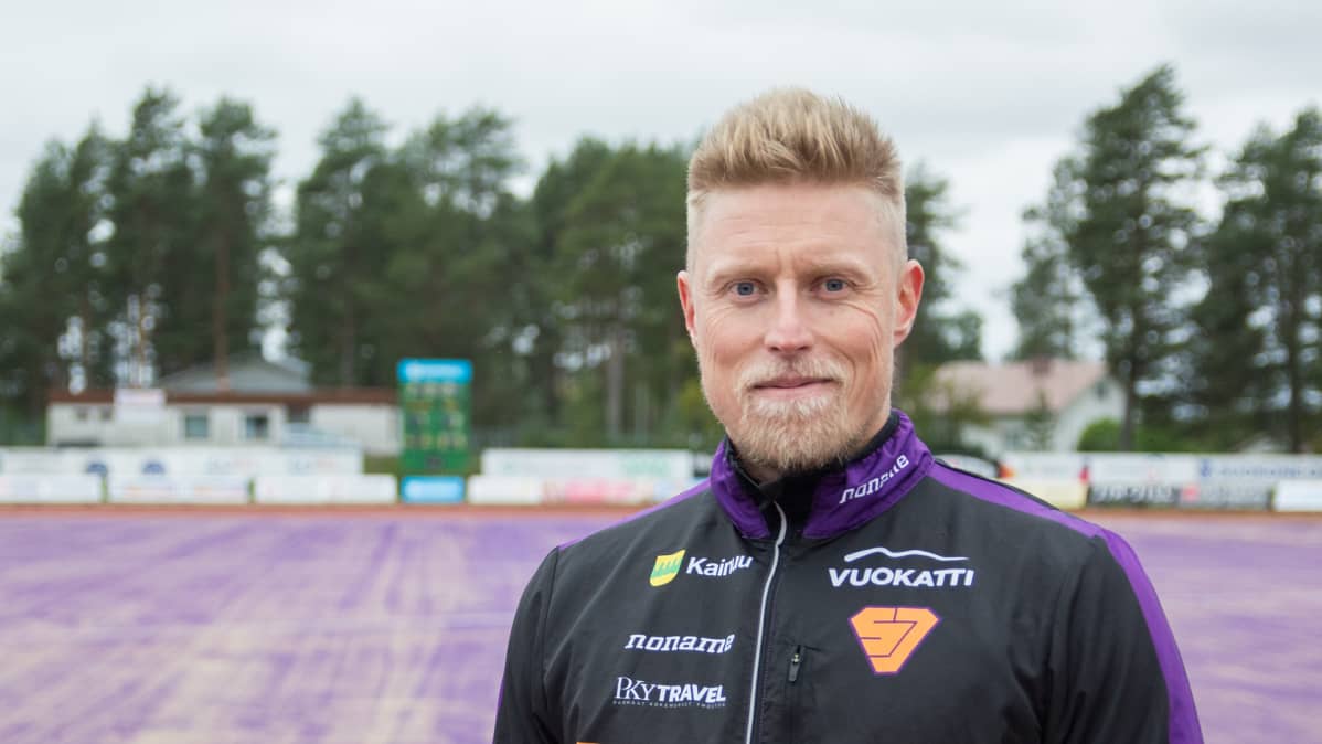 Jani Komulainen kotikentällään Sotkamon Hiukassa.