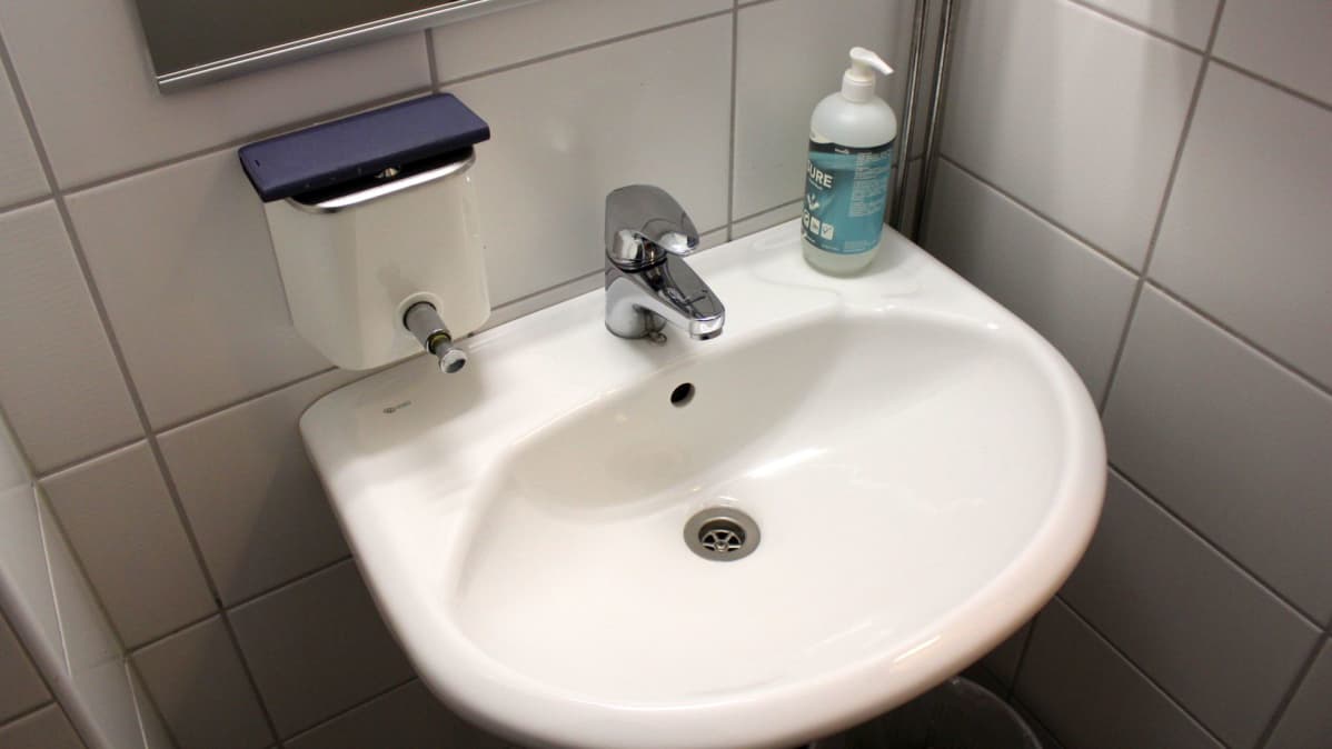 Kännykkä saattaa unohtua wc-käynnillä.